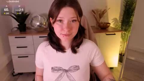 Sofi  Follow me  online show from December 4, 7:19 am