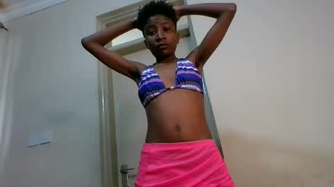 _sweetebony_r online show from June 12, 7:51 am