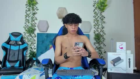 Snapshot of _taylor_black chatting on October 17, 10:58 pm Taylor online show from October 17, 10:58 pm