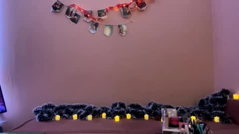 Mia online show from December 16, 3:40 pm