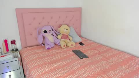 Snapshot of _violetadulce chatting on October 4, 12:52 am Violeta online show from October 4, 12:52 am