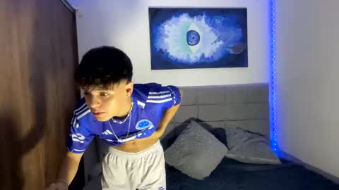 Aron Walker online show from December 21, 9:23 am