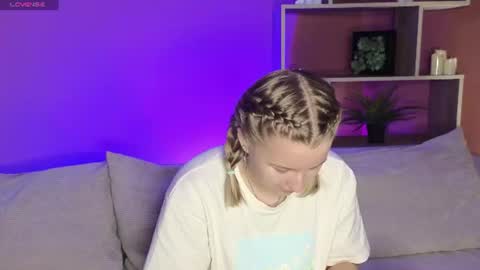 _watchmesmile_ online show from June 11, 4:21 am