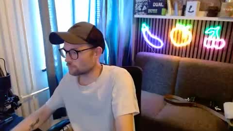_whoisthatguy_ online show from July 4, 11:25 am