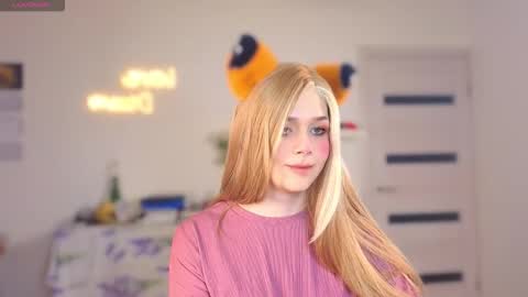 LITTLE FOX online show from October 12, 2:20 pm