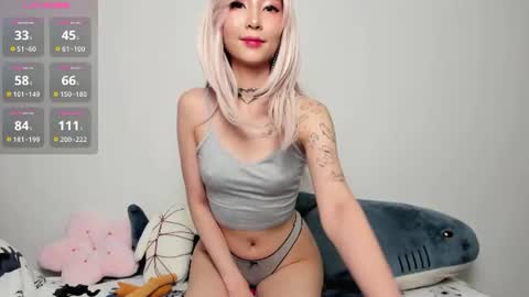 Mia online show from June 13, 11:37 pm
