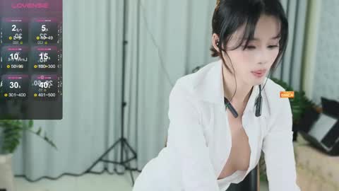 _zizi_ online show from March 6, 12:41 pm