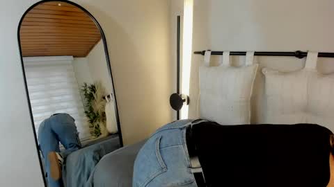 Zoe  online show from May 20, 12:55 pm