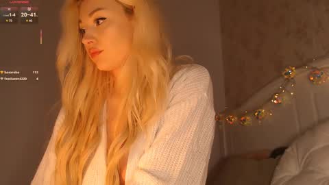 Snapshot of a1l3na_al3 chatting on February 25, 5:19 pm   Alena  online show from February 25, 5:19 pm