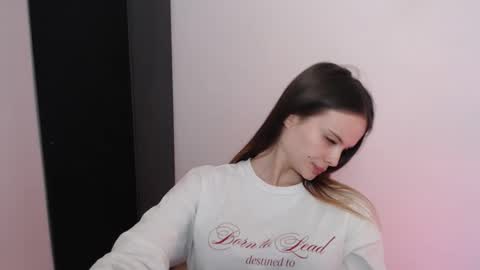 a_ariella_ online show from October 8, 2:34 pm