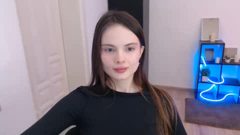 a_ariella_ online show from December 16, 2:23 pm