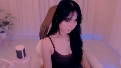 a_yinn online show from November 5, 6:10 pm