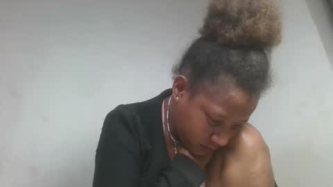 aangevelo online show from November 10, 9:28 pm