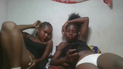 aangevelo online show from November 24, 9:46 pm