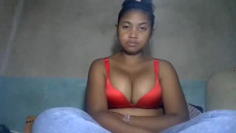 aariciah online show from February 5, 7:34 am