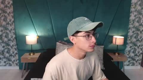 Aaron Ezequiel online show from June 12, 12:26 pm