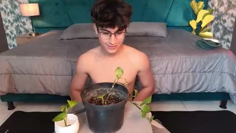 Aaron Ezequiel online show from January 31, 8:39 pm