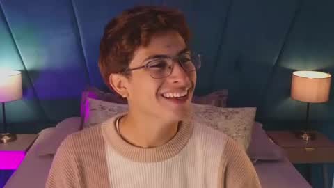 Aaron Ezequiel online show from July 24, 1:08 pm