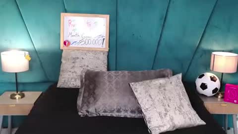 Aaron Ezequiel online show from June 13, 1:43 pm
