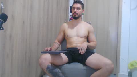 Aaron kwok online show from November 14, 2:47 am