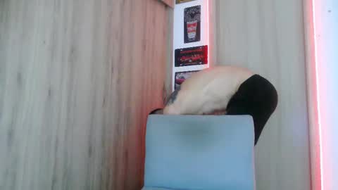 Snapshot of aaron_kwok28 chatting on September 30, 10:53 pm Aaron kwok online show from September 30, 10:53 pm