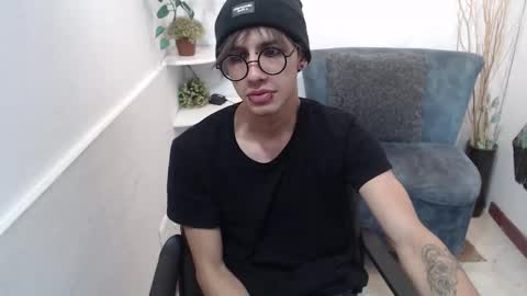 Aaron online show from February 28, 11:58 am