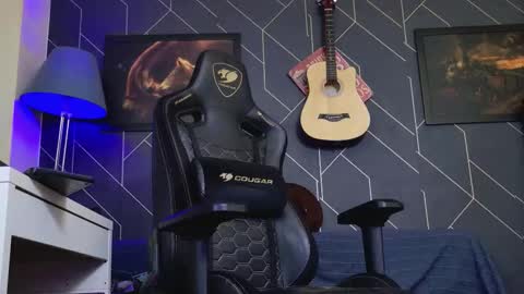 Aaron online show from November 19, 8:13 am