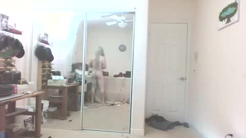 aaronprezent online show from December 4, 6:57 am