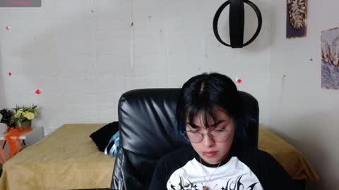 Abbi online show from December 19, 1:40 pm