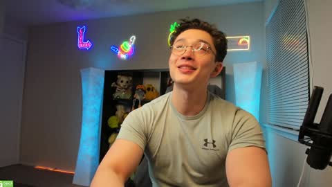 Snapshot of abbuddy920236 chatting on December 6, 5:14 am buddy online show from December 6, 5:14 am