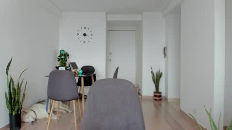 Laura  online show from February 7, 2:15 pm