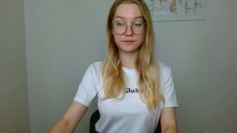 Snapshot of abbymoore__ chatting on September 26, 10:34 am Abby Lovense is active online show from September 26, 10:34 am