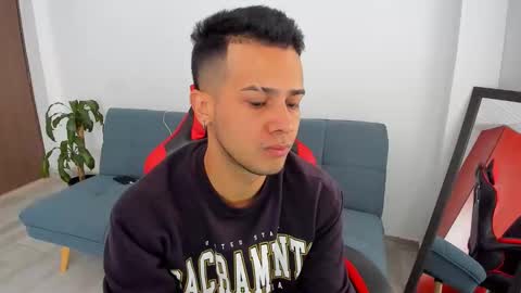 Independence model AbelAsburgo online show from March 22, 12:53 pm