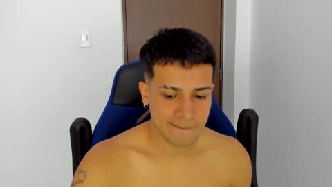 Independence model AbelAsburgo online show from January 4, 9:52 pm