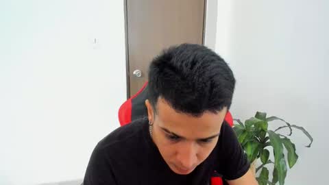 Independence model AbelAsburgo online show from March 29, 9:49 pm