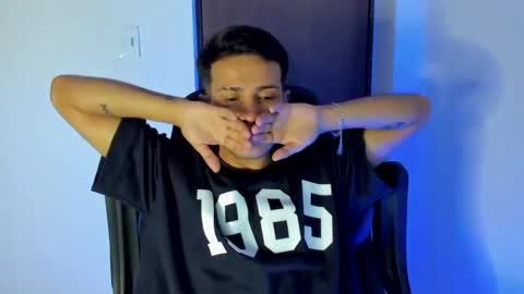 Independence model AbelAsburgo online show from January 16, 5:00 am