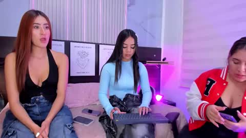Snapshot of abella_as chatting on October 4, 10:07 pm Abella online show from October 4, 10:07 pm