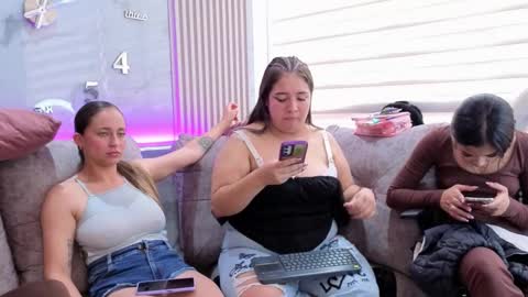 Abella online show from October 30, 3:01 pm