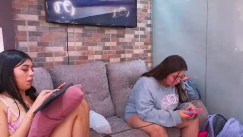 abella_as_ online show from June 22, 4:25 pm