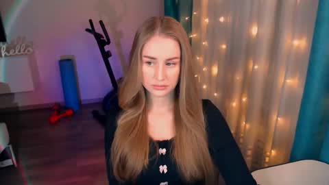 Snapshot of abigail_flex chatting on February 8, 6:11 pm Anna online show from February 8, 6:11 pm