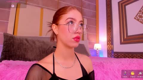 Snapshot of abigailcarter chatting on October 6, 1:34 am online show from October 6, 1:34 am