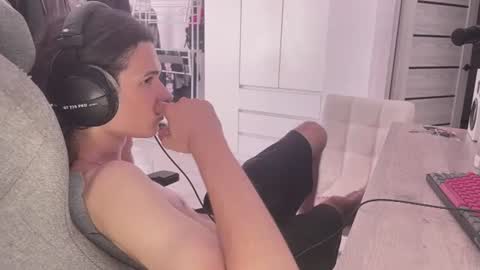hi  cum in pvt noi extra tip online show from July 26, 10:24 am