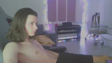 hi  cum in pvt noi extra tip online show from February 8, 2:38 pm