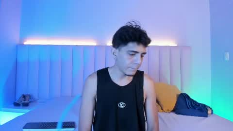 Abril and Julian online show from June 9, 12:05 pm