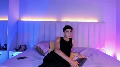 Abril and Julian online show from June 3, 11:57 am