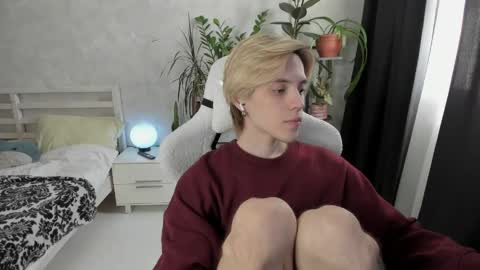 abslut online show from May 6, 2:01 pm