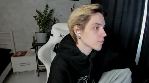 abslut online show from April 21, 8:54 am