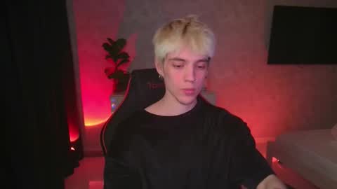 abslut online show from October 11, 5:05 pm