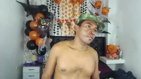 adam_morgan2 online show from October 24, 8:15 am