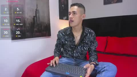 adam_walker_1 online show from April 12, 4:33 pm